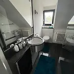 Zentrale Im Gruenen! 아파트 *