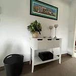 아파트 Zentrale Im Gruenen! 베를린