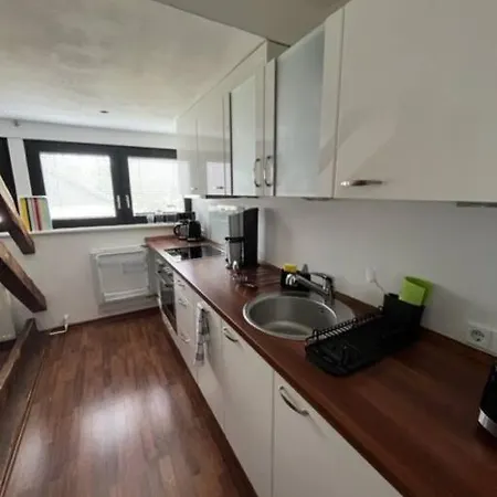 Zentrale Im Grünen! Apartment