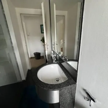 Zentrale Im Grünen! Apartment *