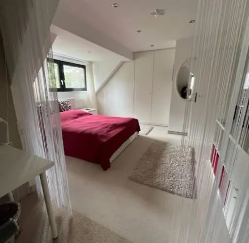 Zentrale Im Gruenen! * Берлин