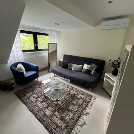 Zentrale Im Grünen! Apartment