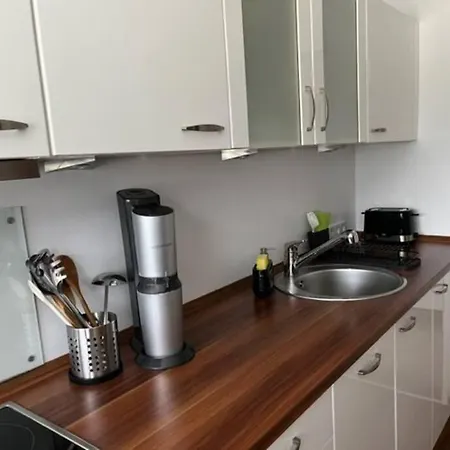 Zentrale Im Grünen!