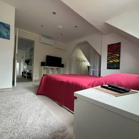 Zentrale Im Grünen! *