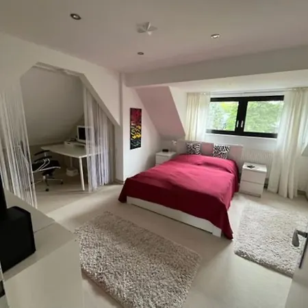 Zentrale Im Grünen! Apartment *