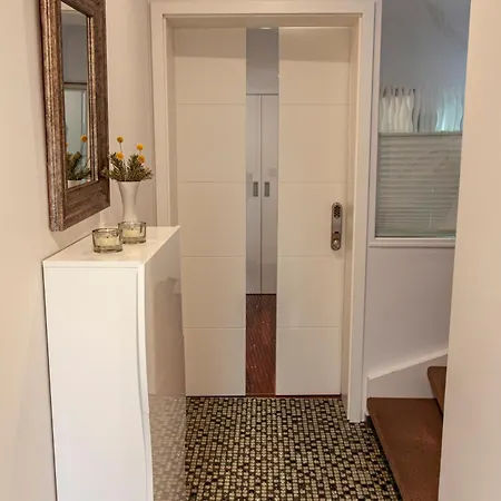 Zentrale Im Grünen! Apartment *