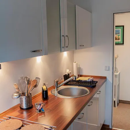 Zentrale Im Gruenen! Apartamento Berlim