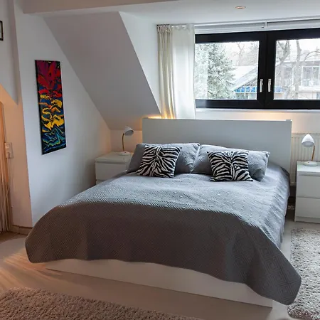 Zentrale Im Grünen! Apartment Berlin